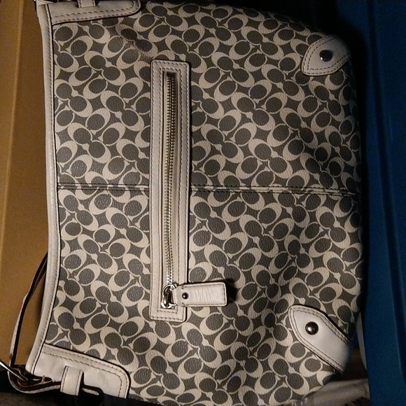 VGUC. Coach signature circle C gray and white shoulder bag. - Picture 2 of 16